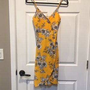 ❤️NWOT!❤️ RARE! Summer Sexy Yellow Dress.